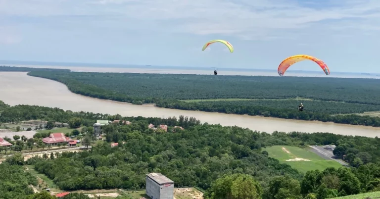 Tandem Paragliding at Bukit Jugra 2